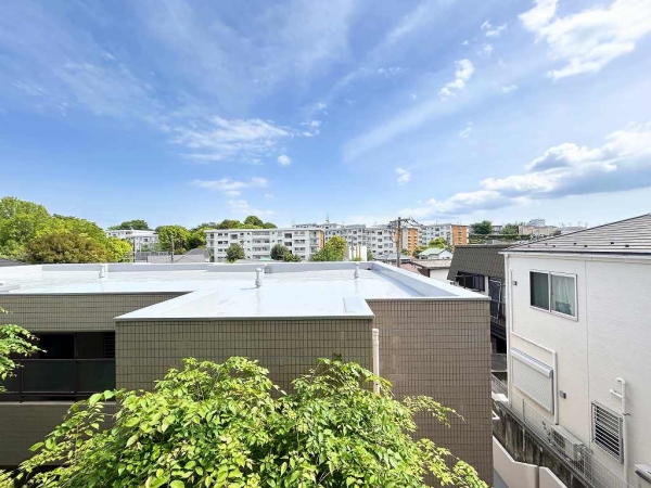 前面は大きな建物が無く、開放感があります！