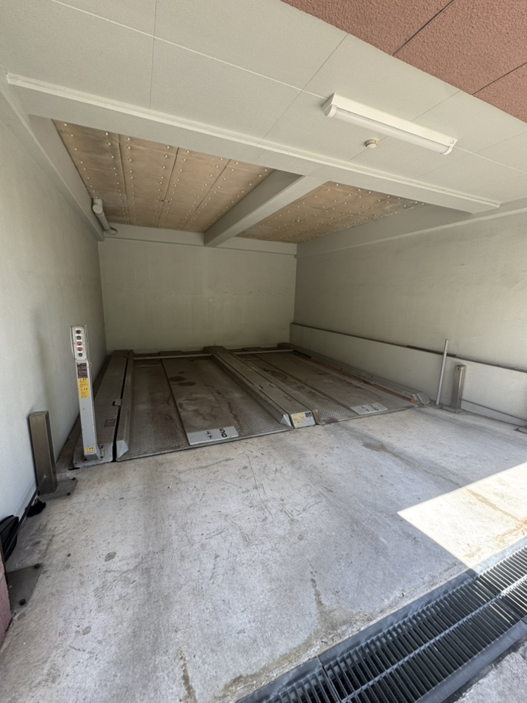 【駐車場】防犯面に配慮された、機械式の駐車場です。空き状況は変動しますので、随時お問い合わせください。