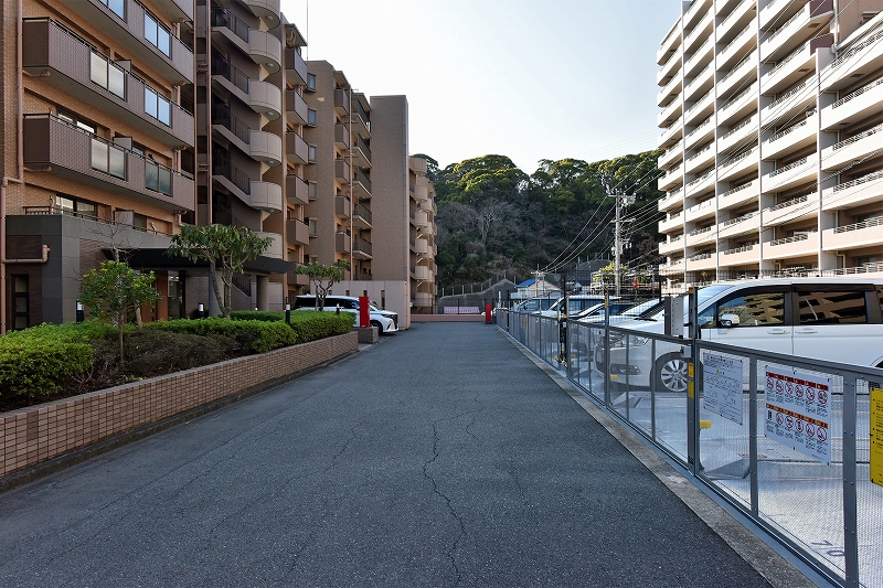 敷地内駐車場。最新の空き状況はお問合せください。