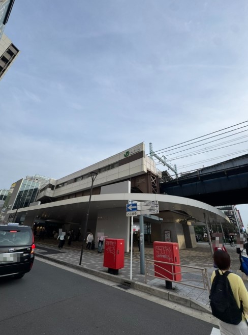【JR京浜東北・根岸線/横浜市営地下鉄ブルーライン「関内」駅】徒歩5分。駅周辺は複数の買い物施設・生活利便施設が揃い、お仕事帰りのお買い物もスムーズに行えます。