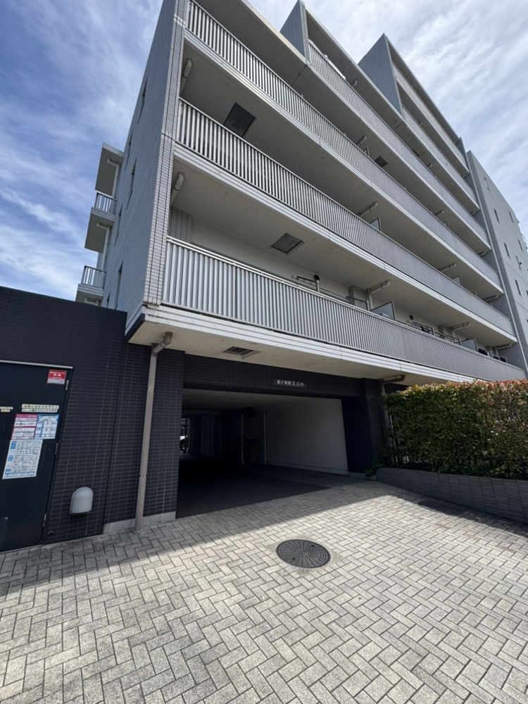 「鴨居駅」までフラットアクセス。横浜駅へ直通アクセス可能で、通勤通学しやすい住環境。