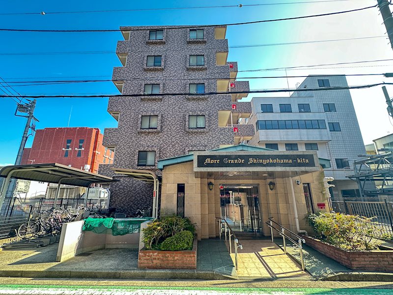 【外観】2路線3駅利用可能♪ブルーライン「北新横浜」駅 平坦徒歩8分！便利な宅配ボックス付きです♪