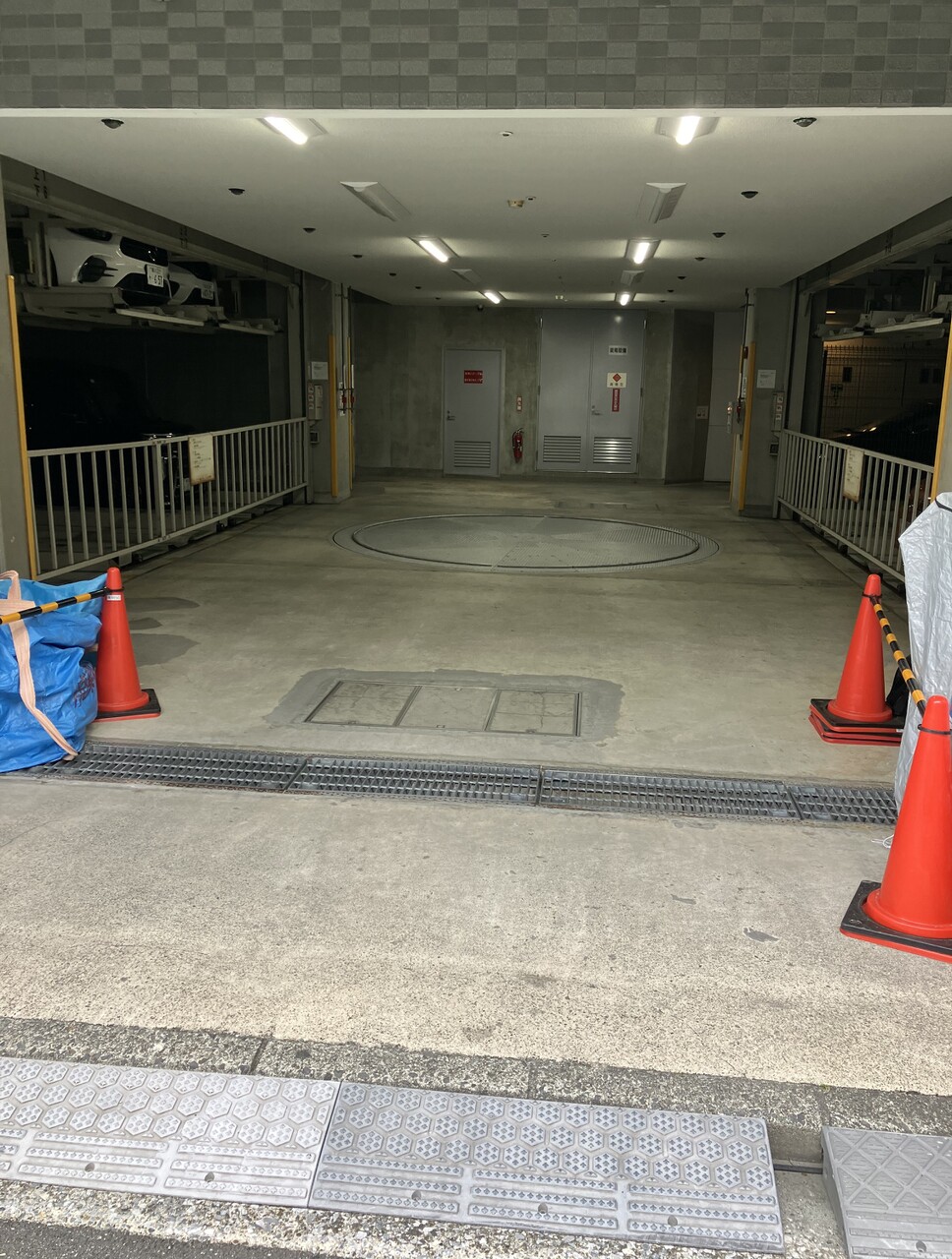 敷地内駐車場。最新の空き状況はお問い合わせください。
