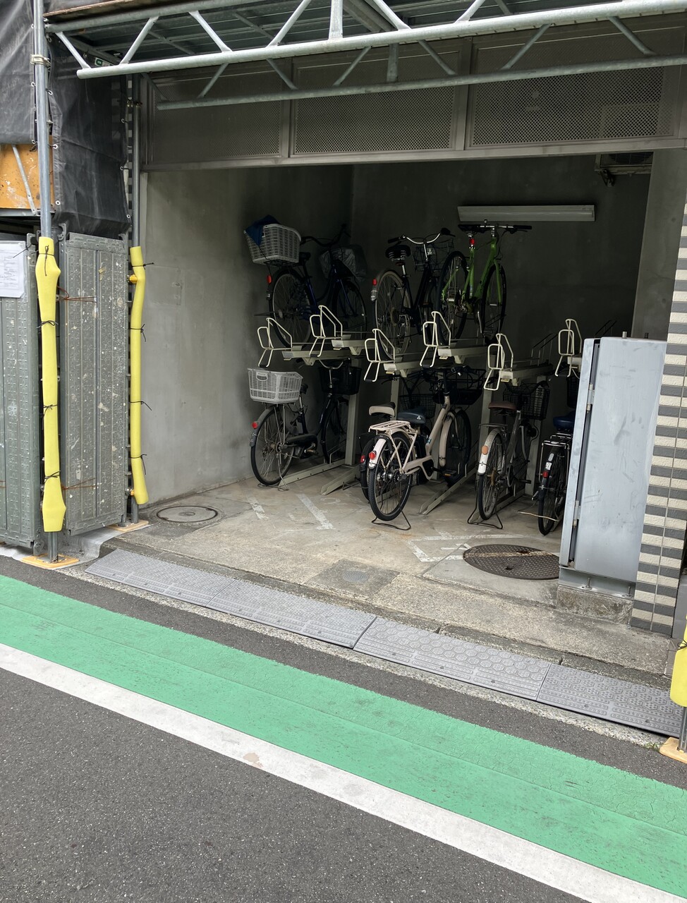敷地内自転車置き場。