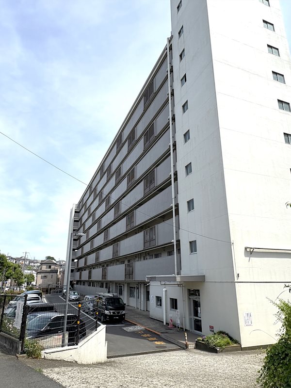 相鉄本線・相鉄いずみ野線「二俣川」駅徒歩9分！駅まで平坦アクセスです。
