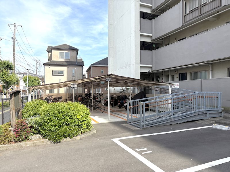 バイク置き場・駐輪場がございます。
