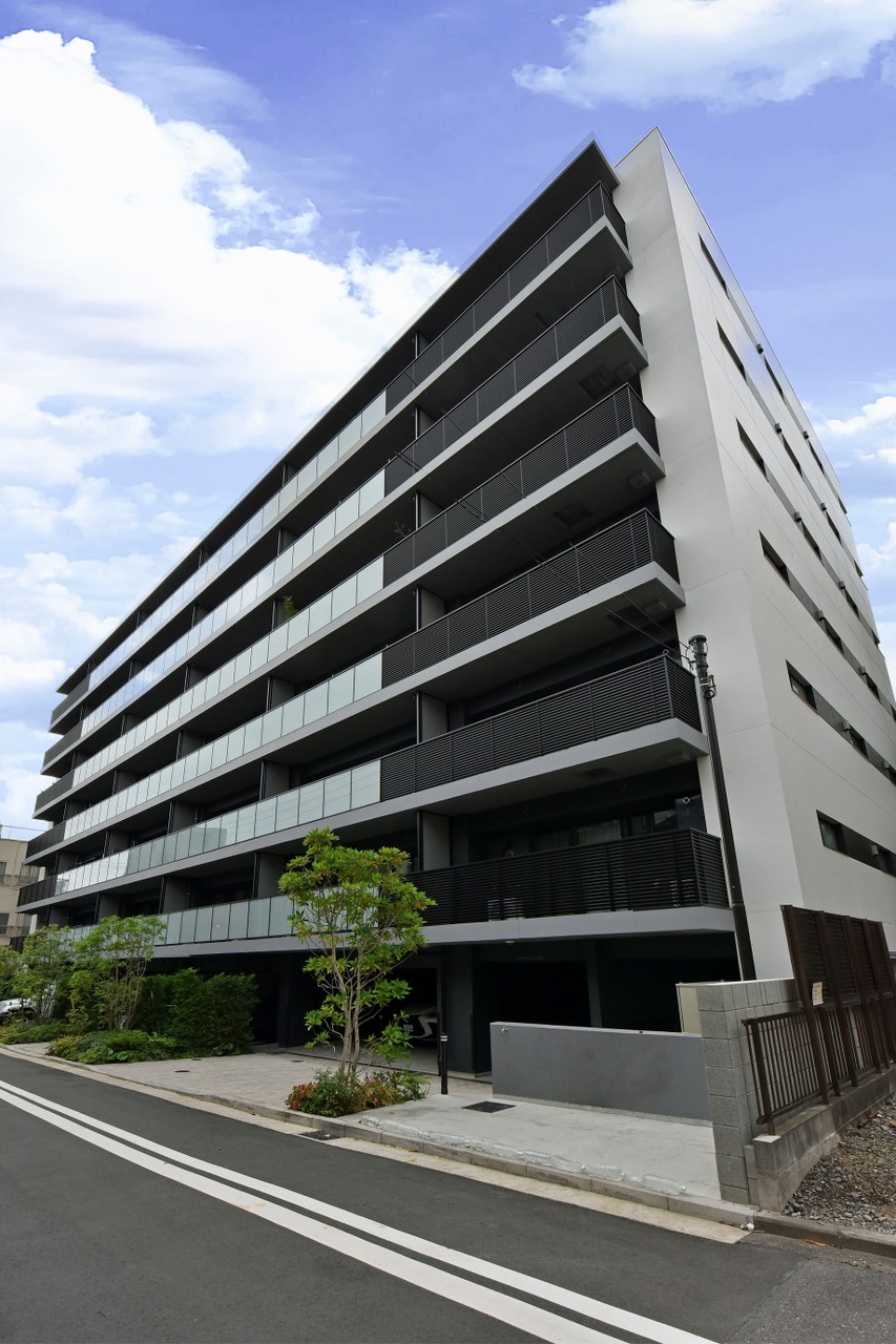 相鉄線「西横浜」駅より徒歩6分。2025年6月築7階建てマンション