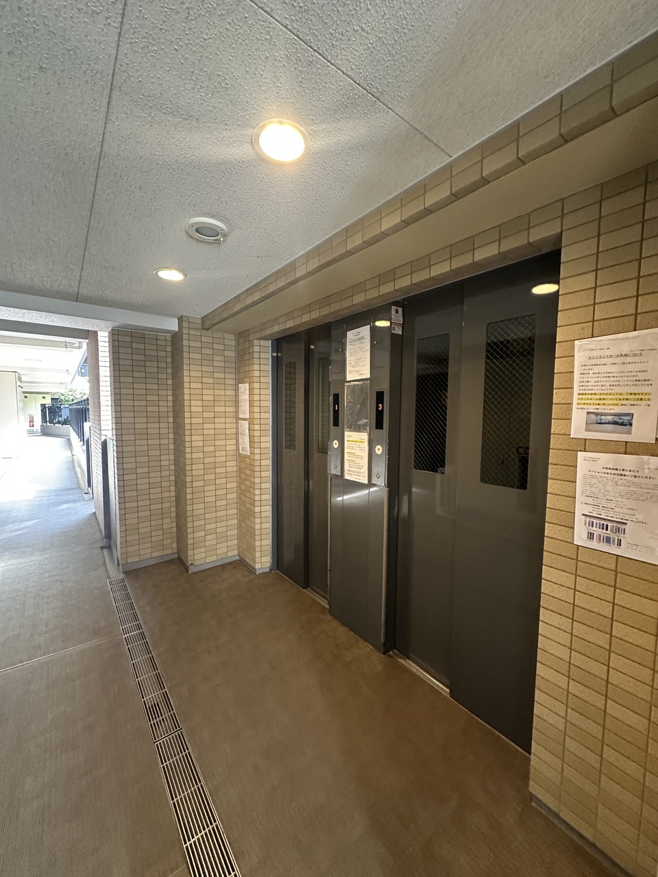 【エレベーター】エレベーターが設置されています。重い荷物を持っている際やベビーカー利用時もスムーズに移動ができます。