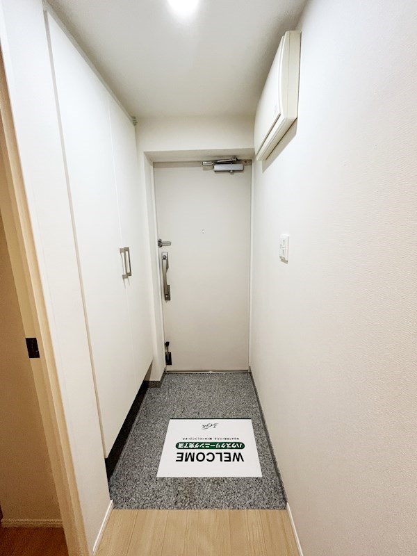 【玄関】いつも気持ち良くご家族を迎えられる玄関収納付き。