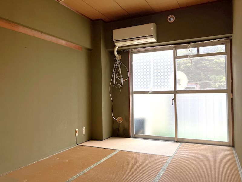 和室約6帖。便利な押入れ収納付き。