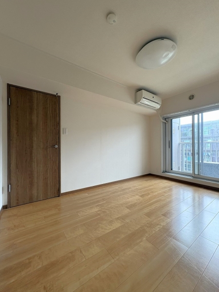 クローゼット付きで室内をすっきり保ちやすいお部屋です。