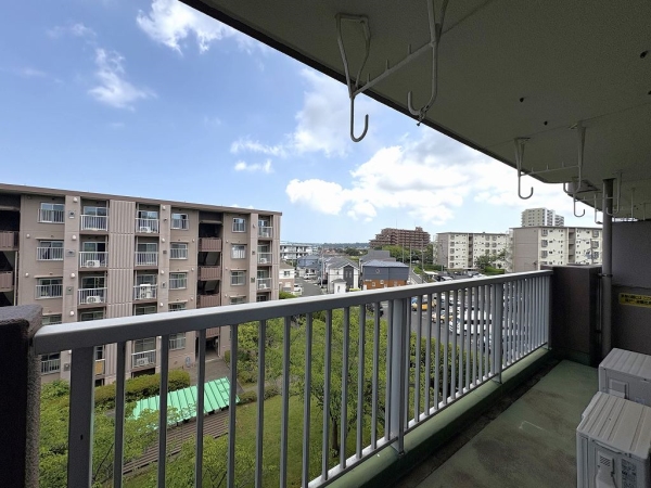 バルコニーからの眺望です。現地で開放感もぜひご確認ください。