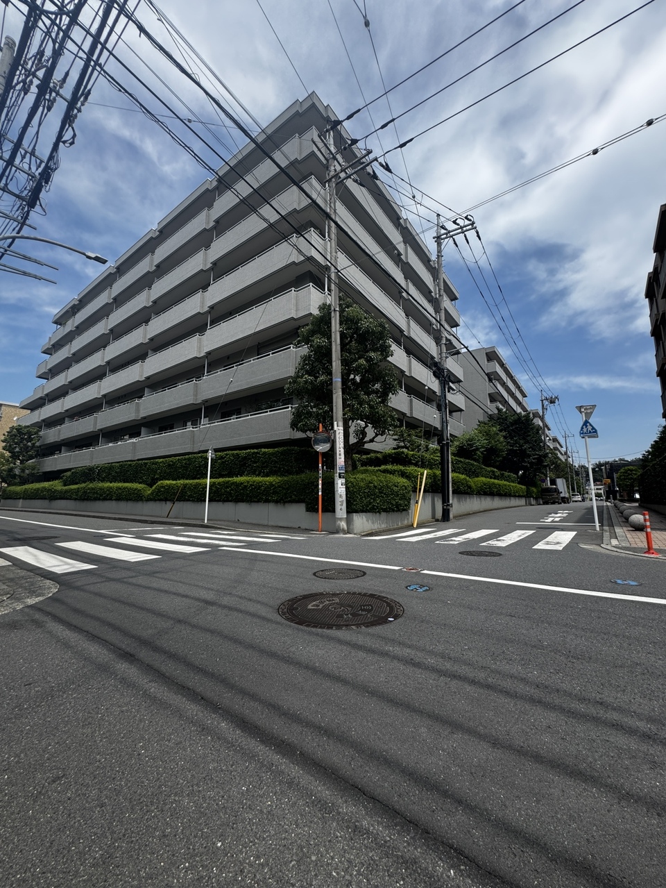 【ダイアパレスグランデージ大倉山】東急東横線「大倉山」駅まで徒歩8分。小・中学校が徒歩6分以内に揃う、子育てしやすい環境です。