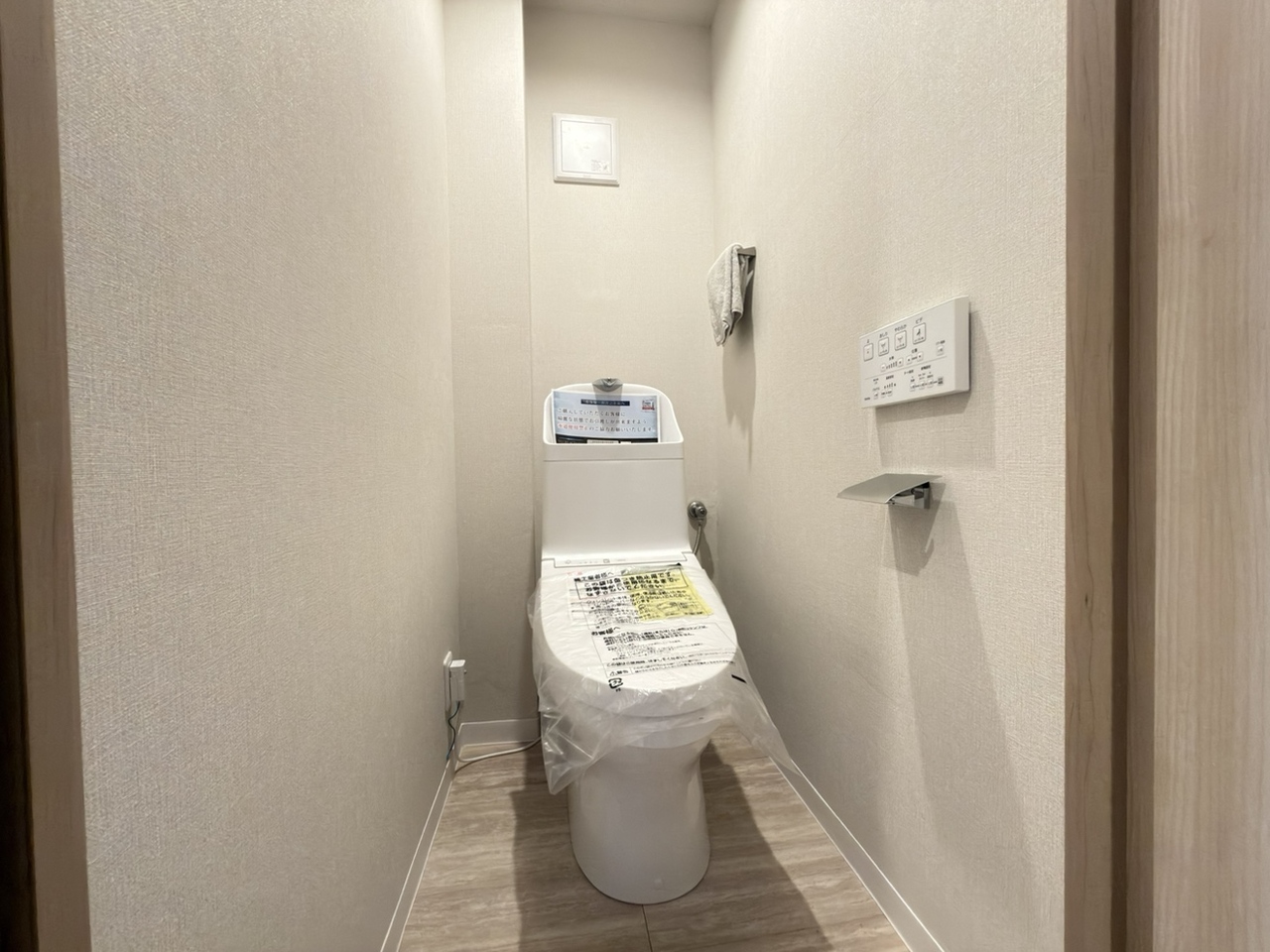 【トイレ】2025年12月に、温水洗浄機能付きトイレに交換済みです。手洗い器一体型なので、使用後すぐに手を洗うことができ衛生的です。