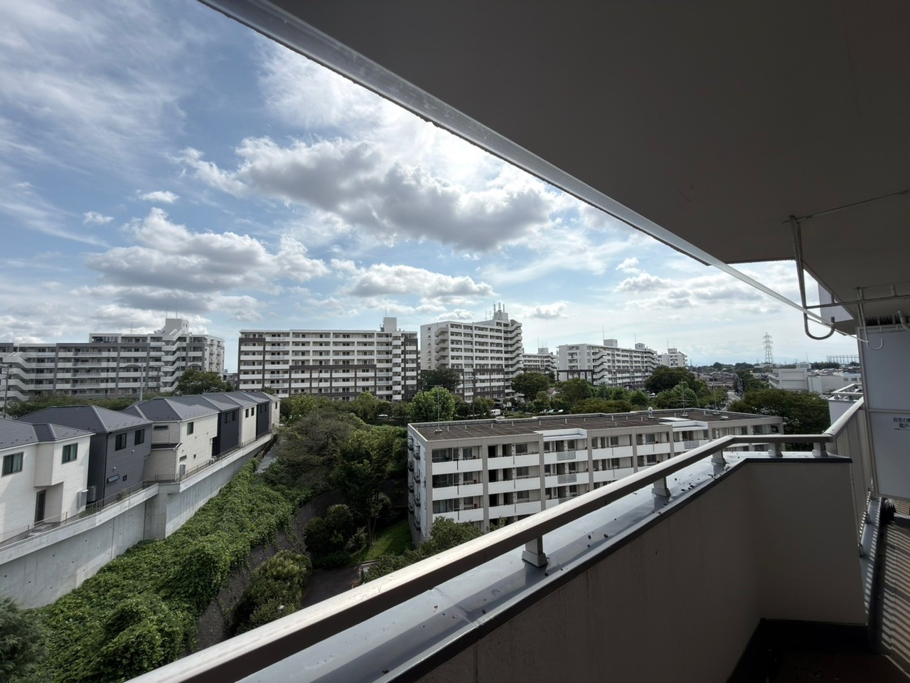【住戸からの眺望写真】バルコニー前面には視界を遮る高い建物がなく、眺望良好です。※眺望は将来にわたって保証するものではありません。