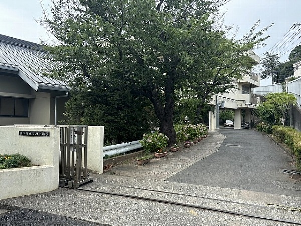 横浜市立篠原中学校まで徒歩16分（約1260ｍ）