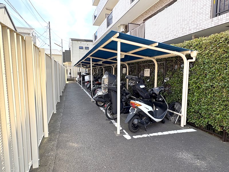 バイク置き場・駐輪場がございます。