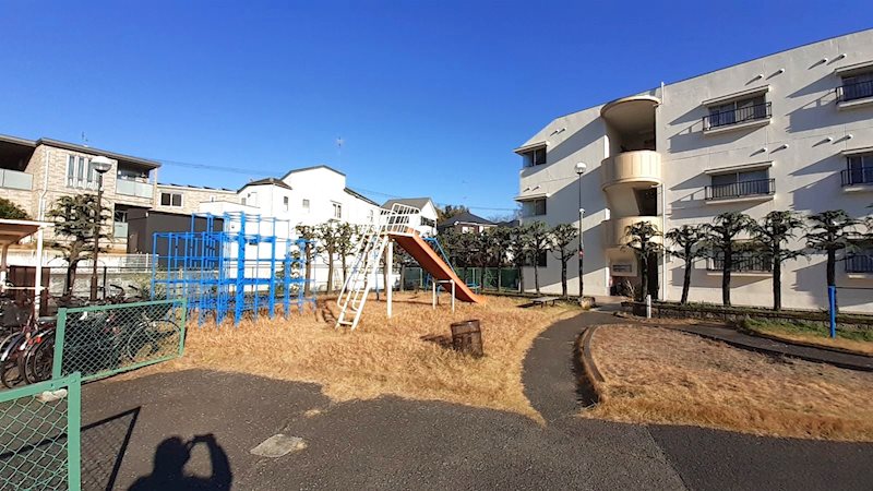 隣地に公園があり、子育て環境良好です。