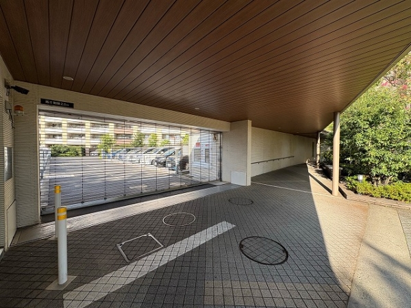 シャッター付駐車場