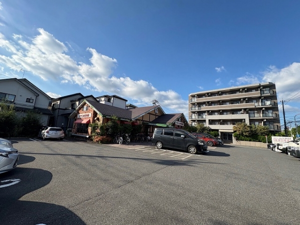 コメダ珈琲店横浜中山店徒歩4分(約320m)