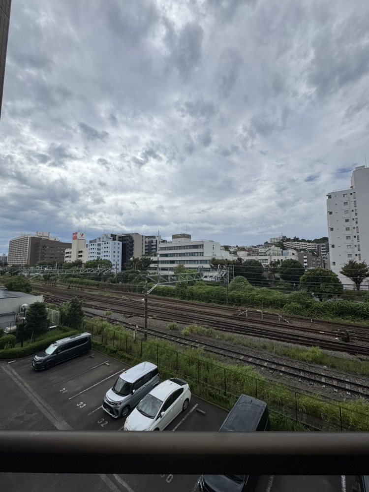 【住戸からの眺望写真】地上10階建マンションの3階部分に位置しています。※眺望は将来にわたって保証するものではありません。