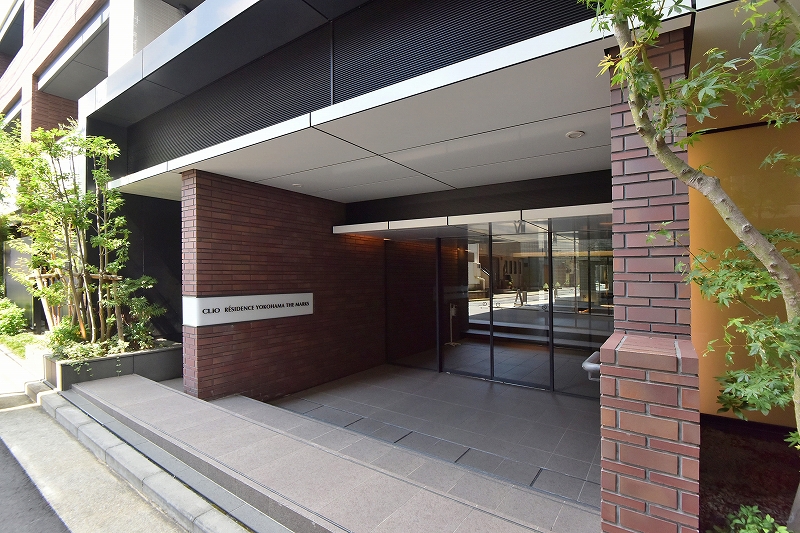 【エントランス】横浜市営地下鉄ブルーライン「高島町」駅まで徒歩5分。みなとみらい線・JR根岸線など、複数沿線を利用可能な立地です。