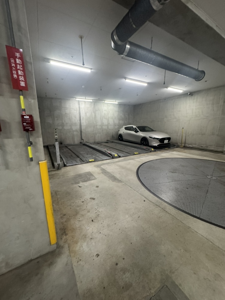 敷地内駐車場。最新の空き状況はお問い合わせください。