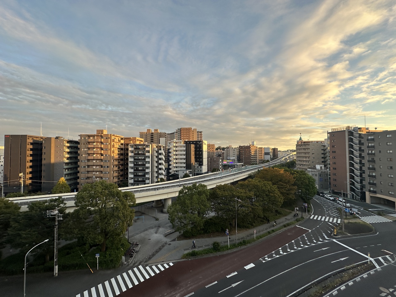 【住戸からの眺望写真】晴れた日には気持ちの良い青空を望むことができます。※眺望は将来にわたって保証するものではありません。