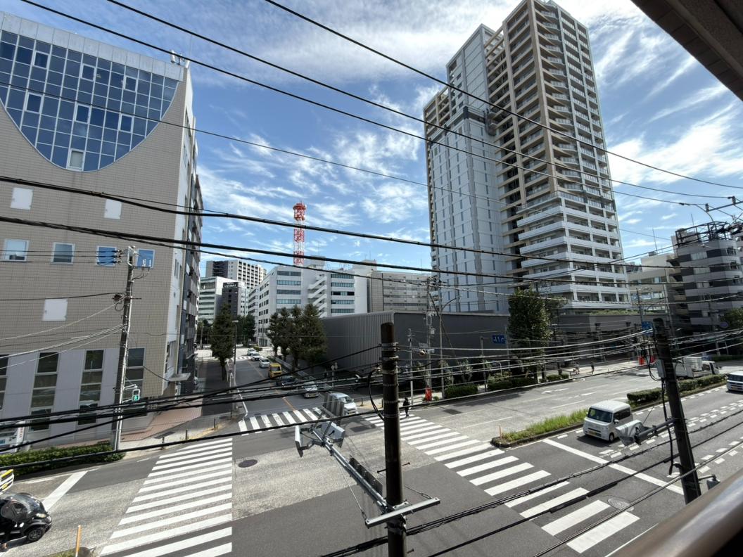 【住戸からの眺望写真】地上11階建の3階部分に位置しています。天気の良い日には、爽やかな青空を望むことができそうです。※眺望は将来にわたって保証するものではありません。