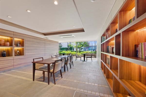 エントランス横の休憩スペース