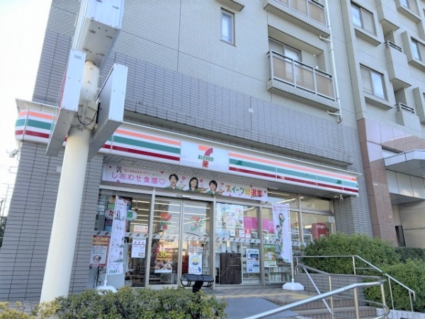 セブンイレブンまで徒歩１分(約４０ｍ)