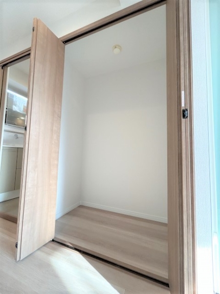 リビング横収納