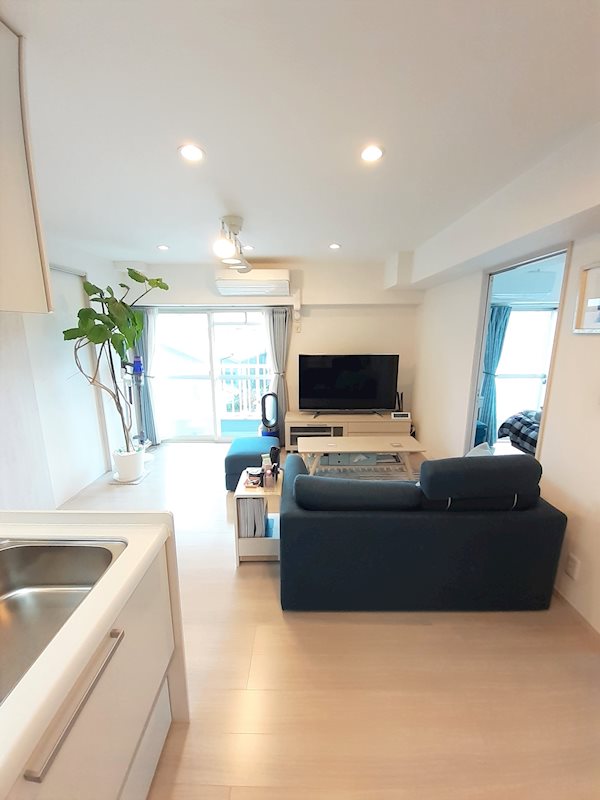 【リビングダイニング】大画面ＴＶも余裕、インテリアプランが考えやすいお部屋です。