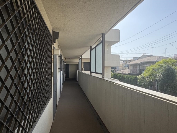 マンション共用部の開放廊下