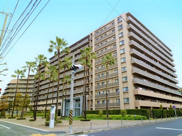 総戸数745戸のビッグコミュニティ♪大規模マンションならではのゲストルームや室内温水プール、パー・・・