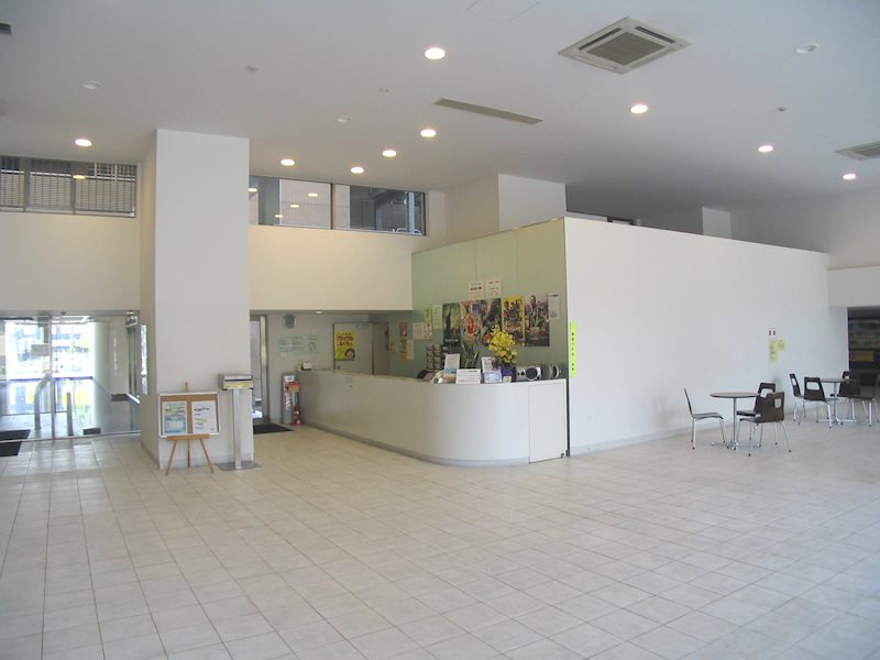 【エントランス】ホテルライクなフロントサービスがあり、快適な生活をサポートしてくれます。