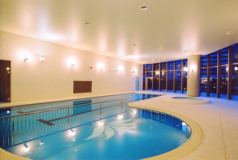 【温水プール】毎日の健康づくりやストレス解消などにご利用いただける温水プールです。