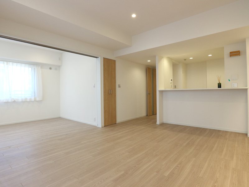 隣の洋室と繋げれば約２１帖の大空間となります♪