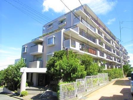田園都市線「たまプラーザ」駅より徒歩16分の立地