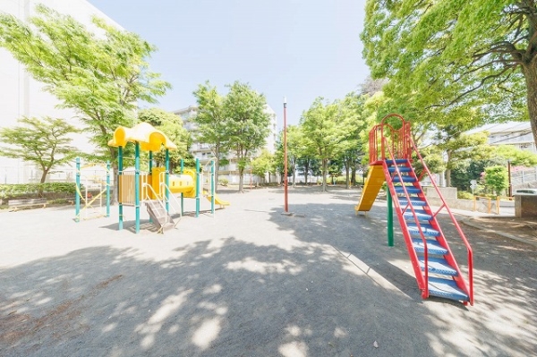 南菅生けやき公園：徒歩1分（約25ｍ）