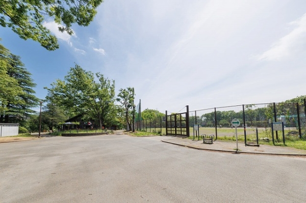 美しが丘公園：徒歩9分（約690ｍ）