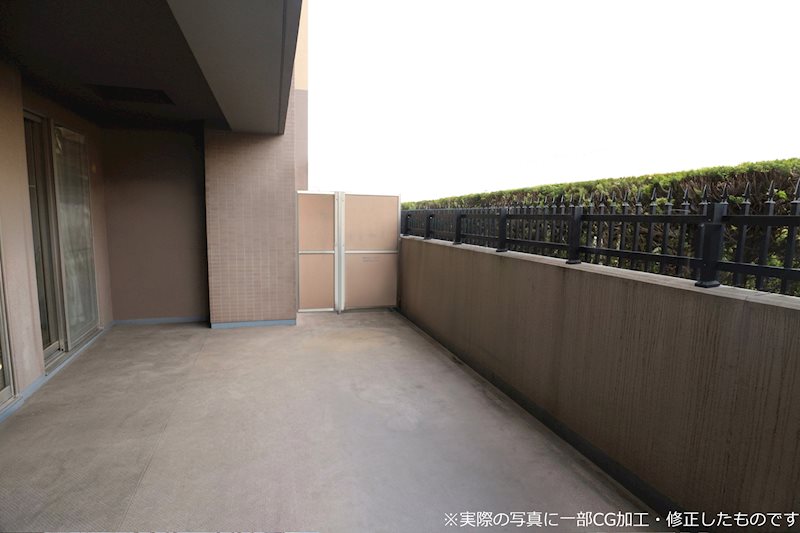 ＜バルコニー＞ワイドなバルコニーが魅力のお部屋です※実際の写真に一部CG加工・修正したものです