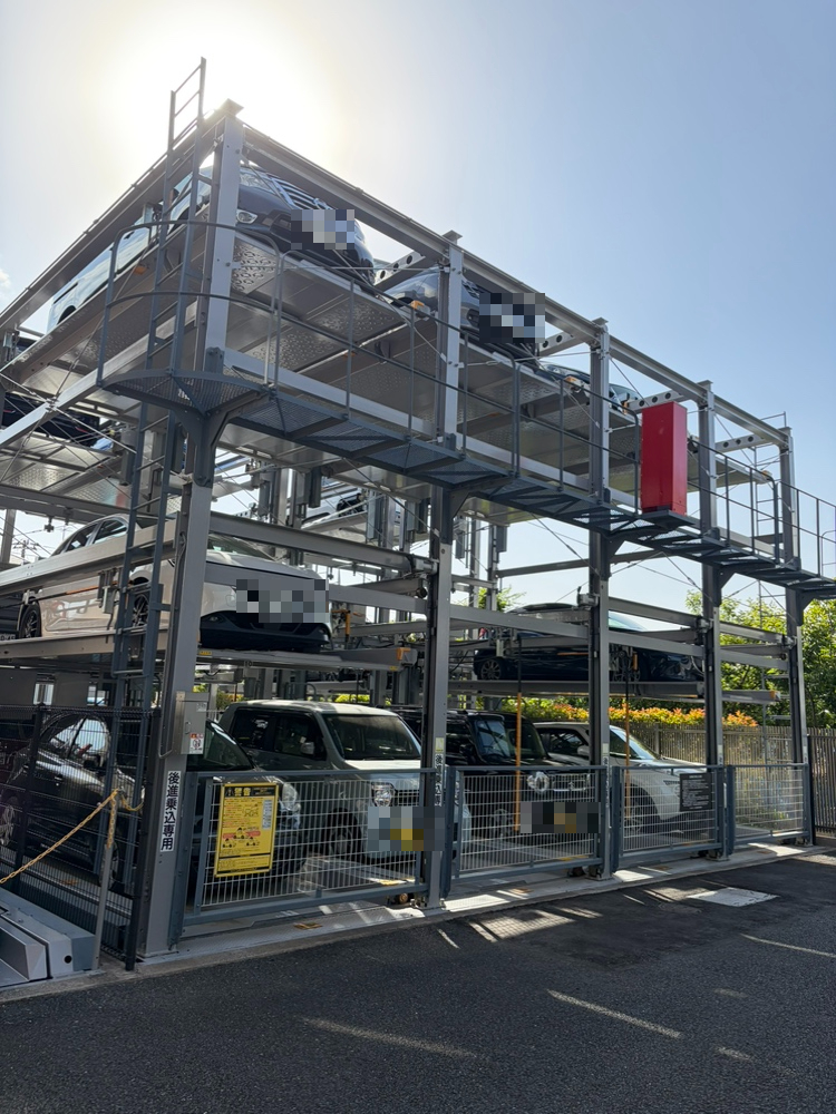 【駐車場】敷地内に設けられた、機械式駐車場です。最新の空き状況・利用可能なサイズなど、詳細はお問い合わせくださいませ。
