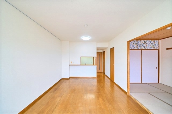 縦長の間取りで、家具レイアウトのしやすい空間です