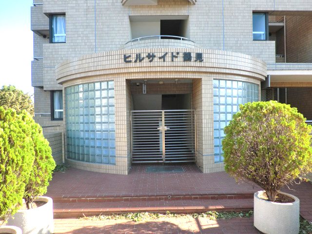 駅徒歩1分の位置にバス停がございますので、通勤・通学に便利な立地です♪