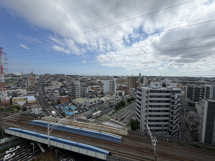 【住戸からの眺望】南西向きにつき、陽当り良好な住戸です。前面を遮る建物はございません。※眺望は将来にわたって保証するものではありません。