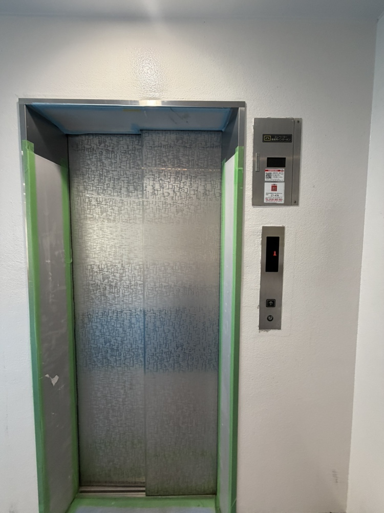 【エレベーター】重い荷物の持ち運びやベビーカーでの移動の際には特に嬉しい、エレベーターが設置されています。
