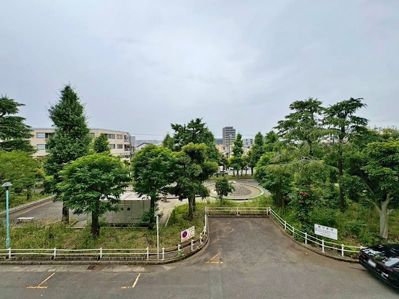 ＜眺望写真＞2階洋室からの眺望は前面に高い建物がなく開放感良好◎2026年6月撮影