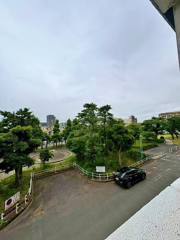 ＜眺望写真＞2階洋室からの眺望は前面に高い建物がなく開放感良好◎2026年6月撮影