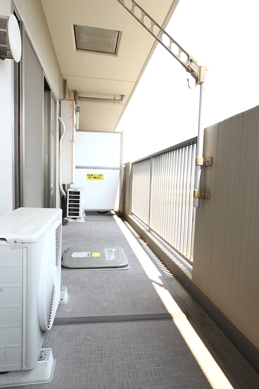 ＜バルコニー＞南・西向き角住戸・6階部分につき、陽当たり・眺望良好！開放的な眺望が魅力です。